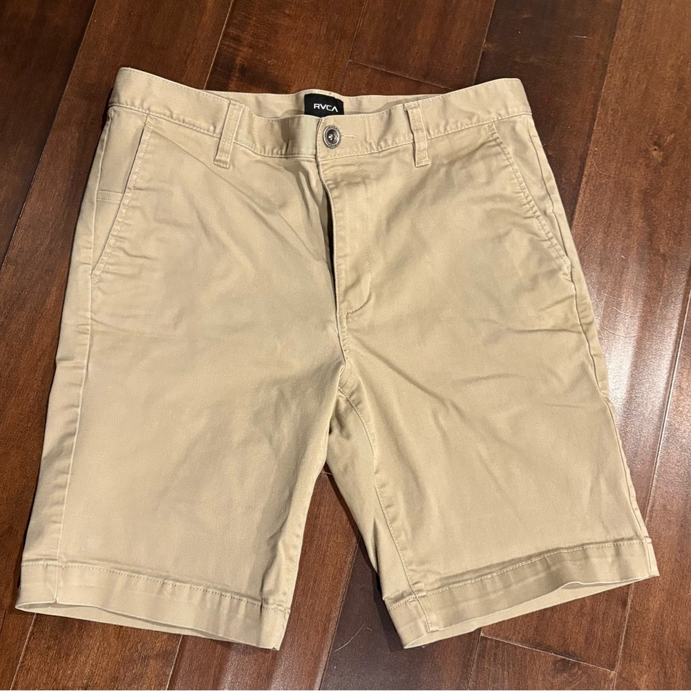 Men’s RVCA khaki chino shorts. Size 33.